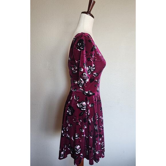 Women's Velvet Floral Skater Dress SZ Small Fairygoth - Picture 3 of 11